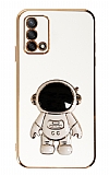 Eiroo Astronot Oppo A74 4G Standl Beyaz Silikon Klf