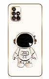 Eiroo Astronot Samsung Galaxy A71 Standl Beyaz Silikon Klf