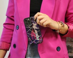 Dafoni Hologram iPhone 13 Pro Kişiye Özel İsimli Mor Çiçekler Kılıf - 6