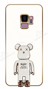 Eiroo Samsung Galaxy S9 Baby Bear Standl Beyaz Silikon Klf