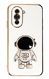Eiroo Astronot Huawei nova 10 Pro Standlı Beyaz Silikon Kılıf