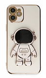 Eiroo Astronot iPhone 12 Standlı Beyaz Silikon Kılıf