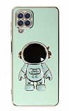 Eiroo Astronot Samsung Galaxy M22 Standlı Yeşil Silikon Kılıf