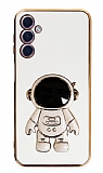 Eiroo Astronot Samsung Galaxy A24 4G Standl Beyaz Silikon Klf