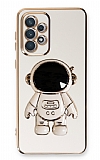 Eiroo Astronot Samsung Galaxy A33 5G Standl Beyaz Silikon Klf