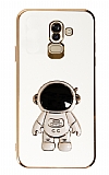 Eiroo Astronot Samsung Galaxy J8 Standlı Beyaz Silikon Kılıf