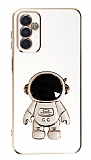 Eiroo Astronot Samsung Galaxy M13 Standl Beyaz Silikon Klf