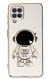 Eiroo Astronot Samsung Galaxy M32 Standl Beyaz Silikon Klf
