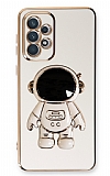 Eiroo Astronot Samsung Galaxy A72 / A72 5G Standlı Beyaz Silikon Kılıf