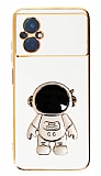Eiroo Astronot Xiaomi Poco M5 Standl Beyaz Silikon Klf