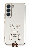 Eiroo Samsung Galaxy S21 FE Baby Bear Standlı Beyaz Silikon Kılıf