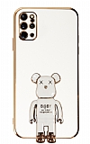 Eiroo Samsung Galaxy S20 Plus Baby Bear Standlı Beyaz Silikon Kılıf
