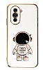 Eiroo Astronot Huawei nova 10 Pro Standl Beyaz Silikon Klf