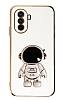 Eiroo Astronot Huawei Nova Y70 Standl Beyaz Silikon Klf