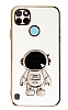 Eiroo Astronot Realme C21Y Standl Beyaz Silikon Klf