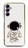 Eiroo Astronot Samsung Galaxy A24 4G Standl Beyaz Silikon Klf