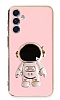 Eiroo Astronot Samsung Galaxy A24 4G Standl Pembe Silikon Klf
