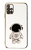 Eiroo Astronot Samsung Galaxy A51 Standl Beyaz Silikon Klf