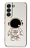 Eiroo Astronot Samsung Galaxy S21 FE 5G Standl Beyaz Silikon Klf