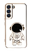 Eiroo Astronot Samsung Galaxy S22 Plus 5G Standl Beyaz Silikon Klf