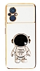 Eiroo Astronot Xiaomi Poco M5 Standl Beyaz Silikon Klf