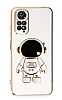 Eiroo Astronot Xiaomi Redmi Note 11 Standl Beyaz Silikon Klf